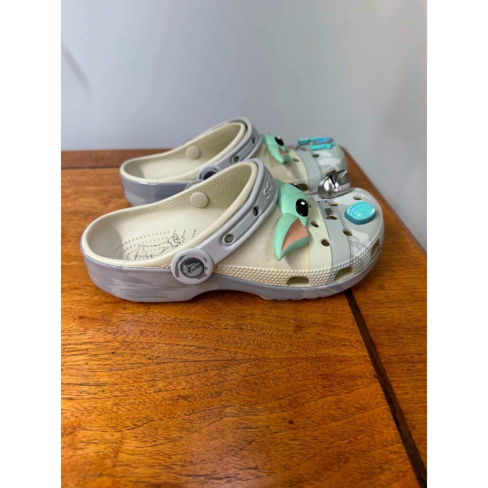 Crocs Star Wars The Mandalorian Grogu Baby Yoda Clogs Bone Grey Mens 5 Womens 7 - Picture 4 of 11